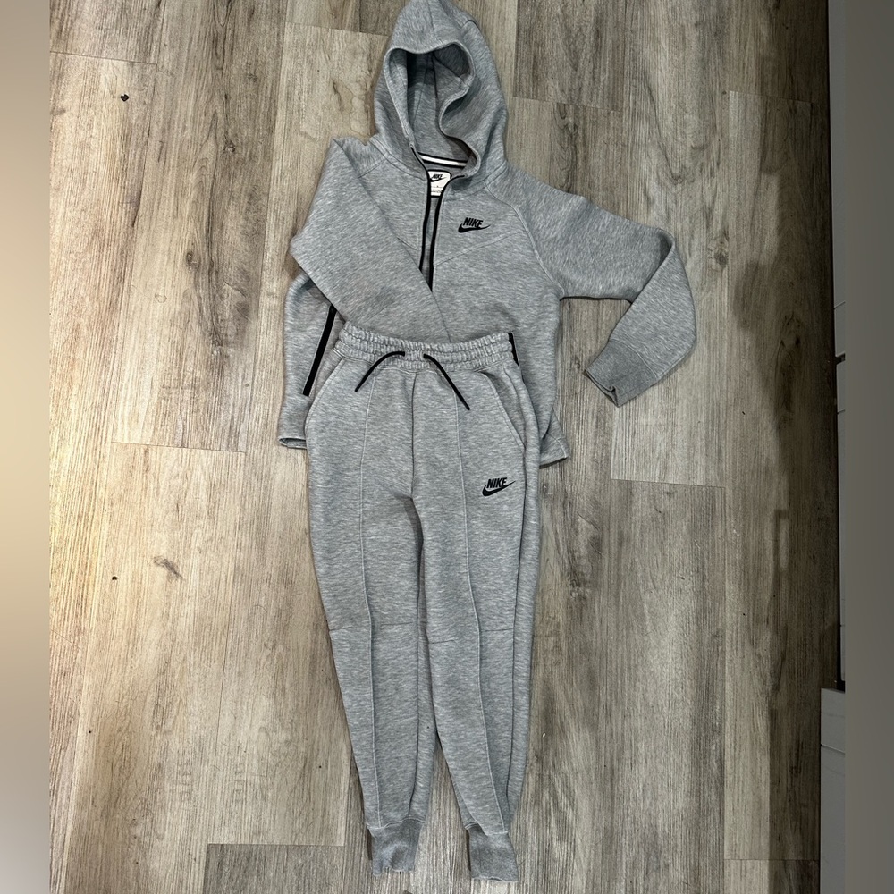 Nike Kids Sweatsuit Set Size: S